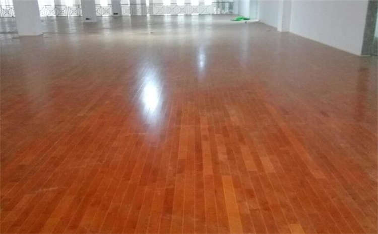 常見的運(yùn)動實(shí)木地板怎么安裝